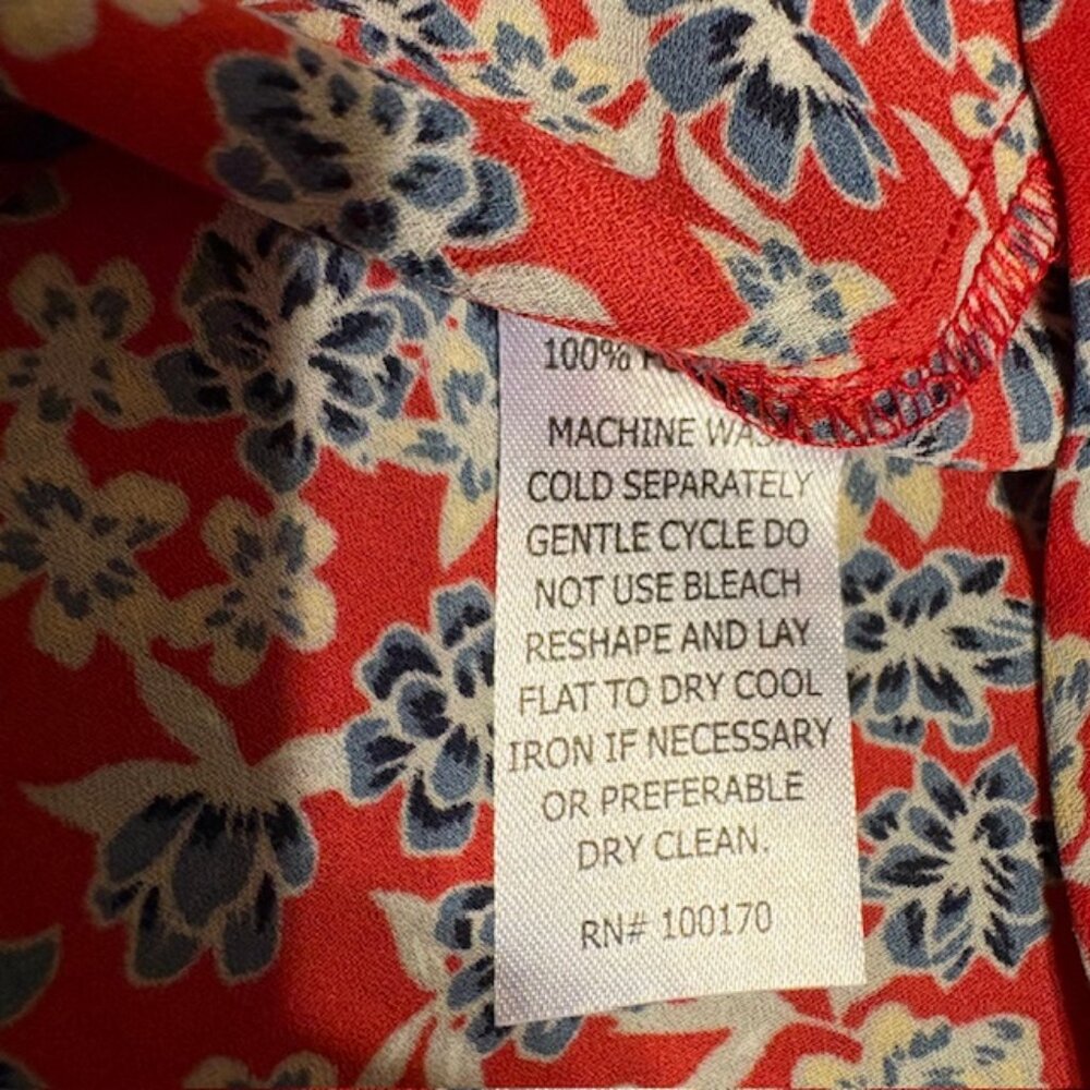 Adrienne Vittadini Womens Smocked Shoulder L Red Blouse Blue White Flowers NWOT - Picture 8 of 10